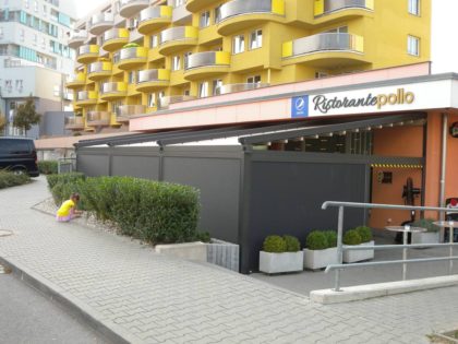 svislá markýza ZIP Screen na pergole v Olomouci