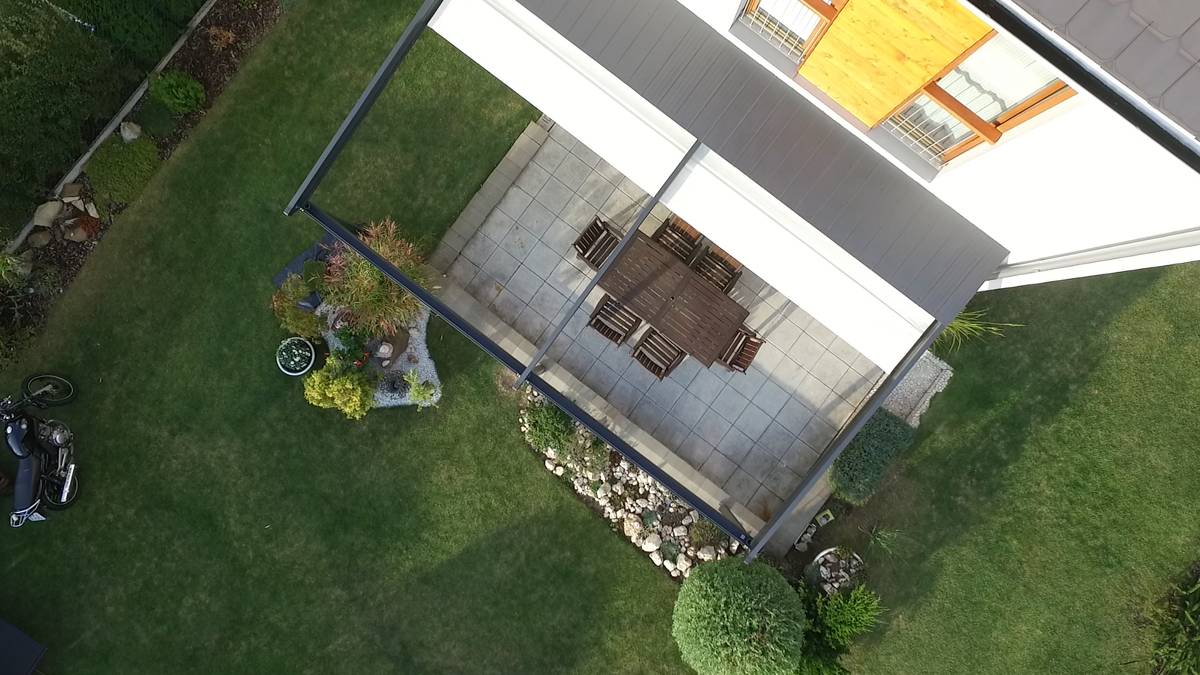 Pergola na zahradu s otevřenou střechou